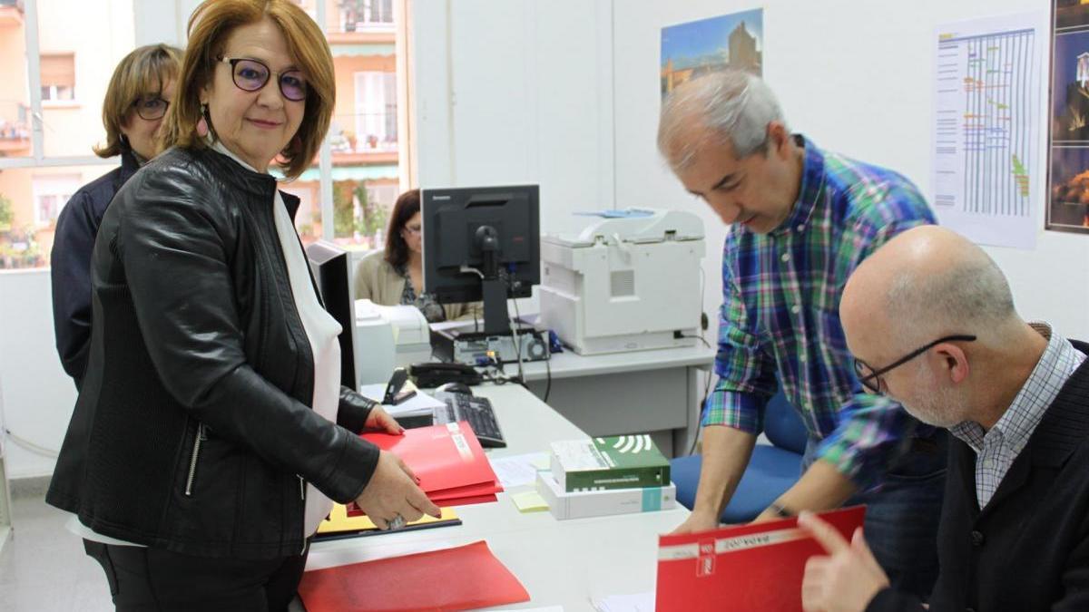 El PSOE de Badajoz registra su candidatura encabezada por Vara a la Asamblea de Extremadura