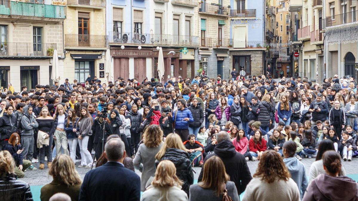 Aspecte de la plaça Major de Manresa durant l'acte del 25N del 2024
