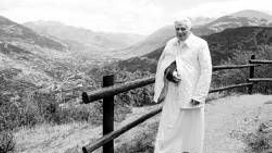 Benedicto XVI: EL PAPA SE RECUPERA DE SU FRACTURA