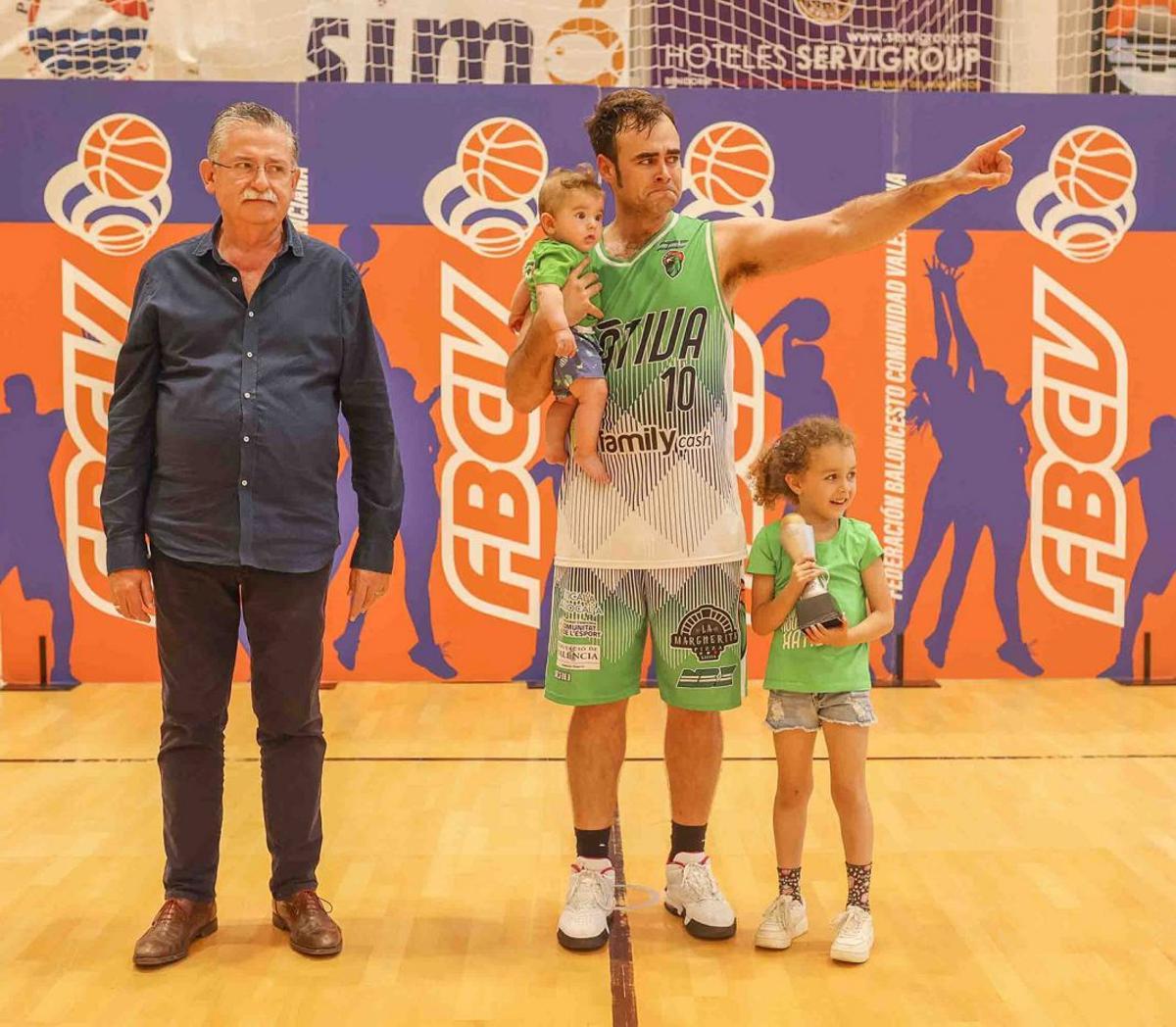 Blas Enguix, del NB Xàtiva, se alzó con el trofeo al mejor jugador de la Fase Final.