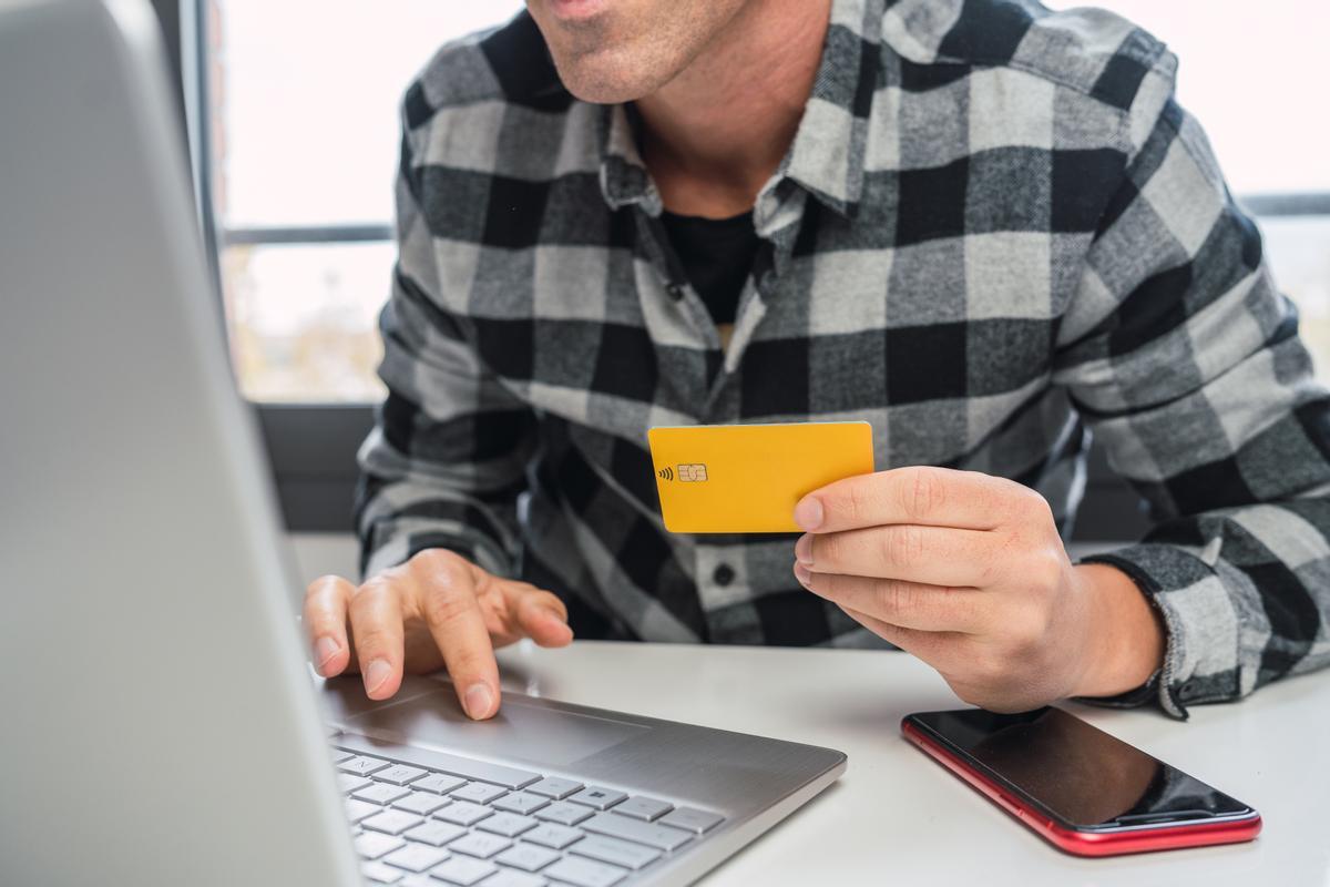 La gran mayoría de consumidores suelen hacer sus compras con tarjeta de crédito.