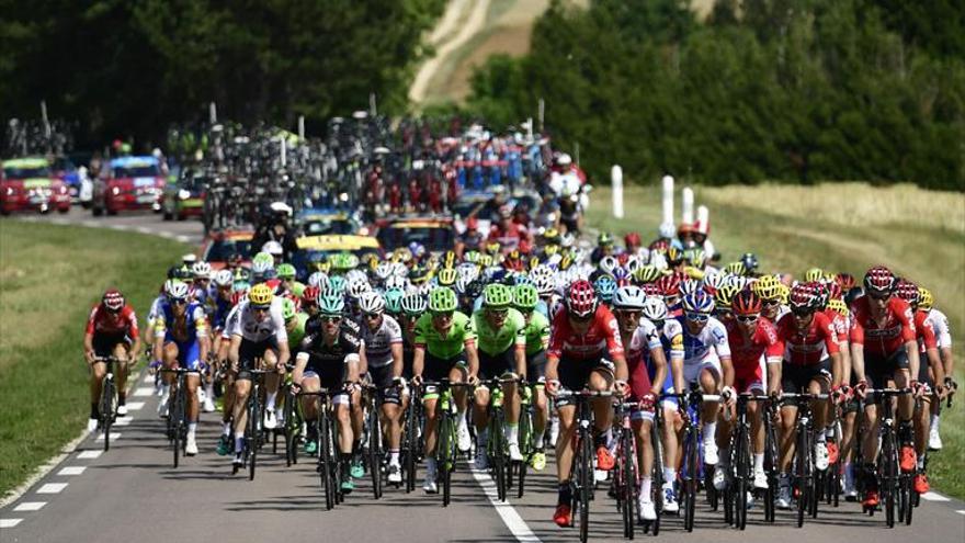 El Tour deja atrás las caídas y vive su primer día sin incidentes