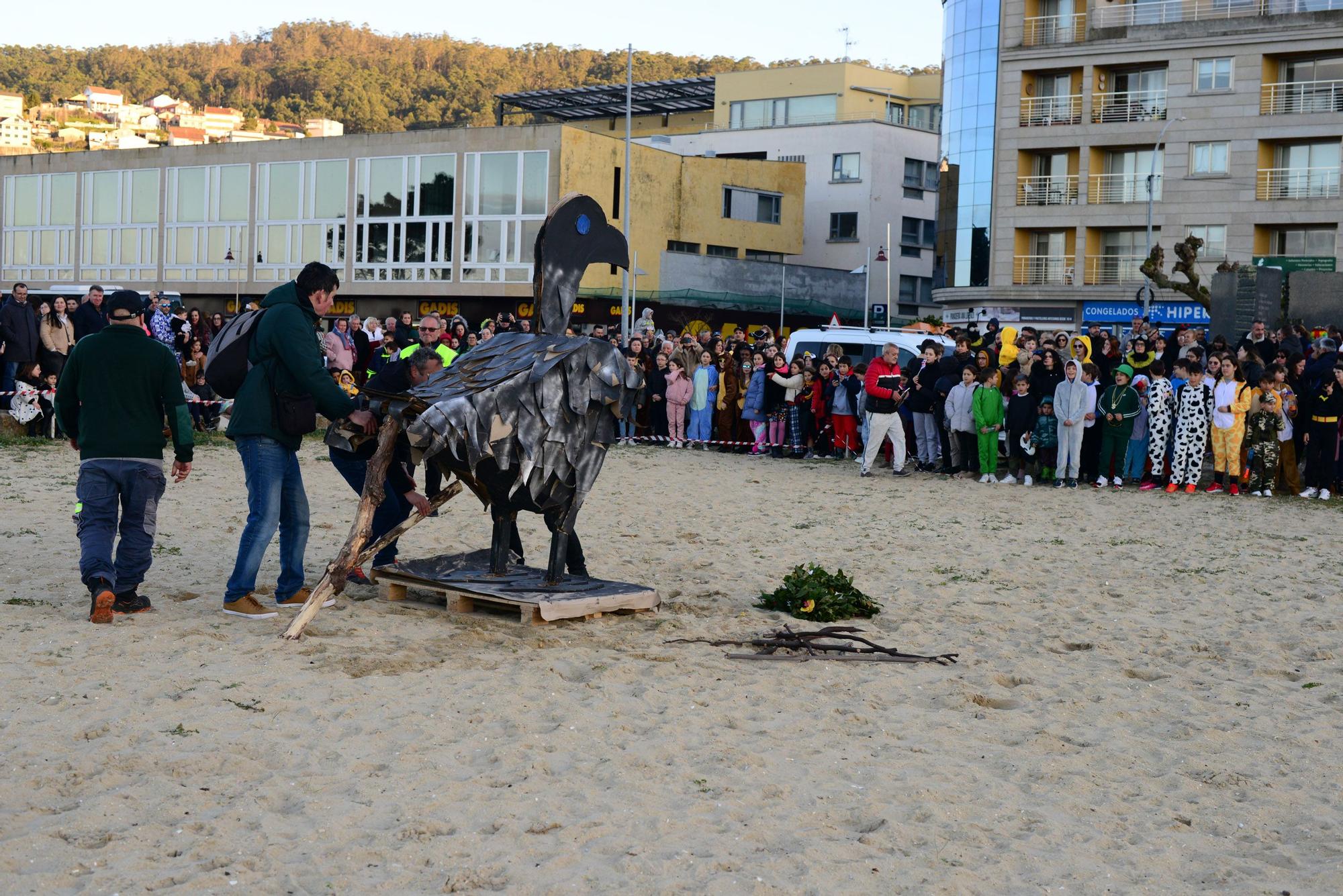 El Enterro do Paxaro do Mal Agoiro en Bueu (II)