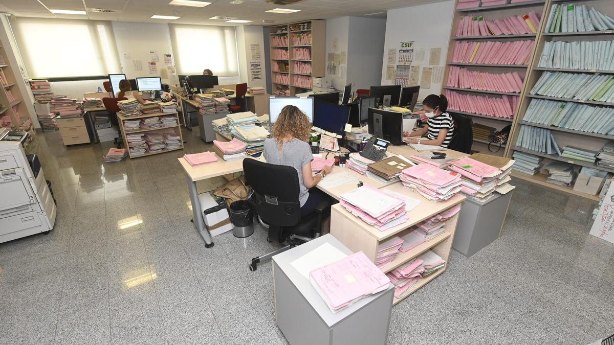 Funcionarios de Justicia trabajan en la sede de Castellón en imagen de archivo.