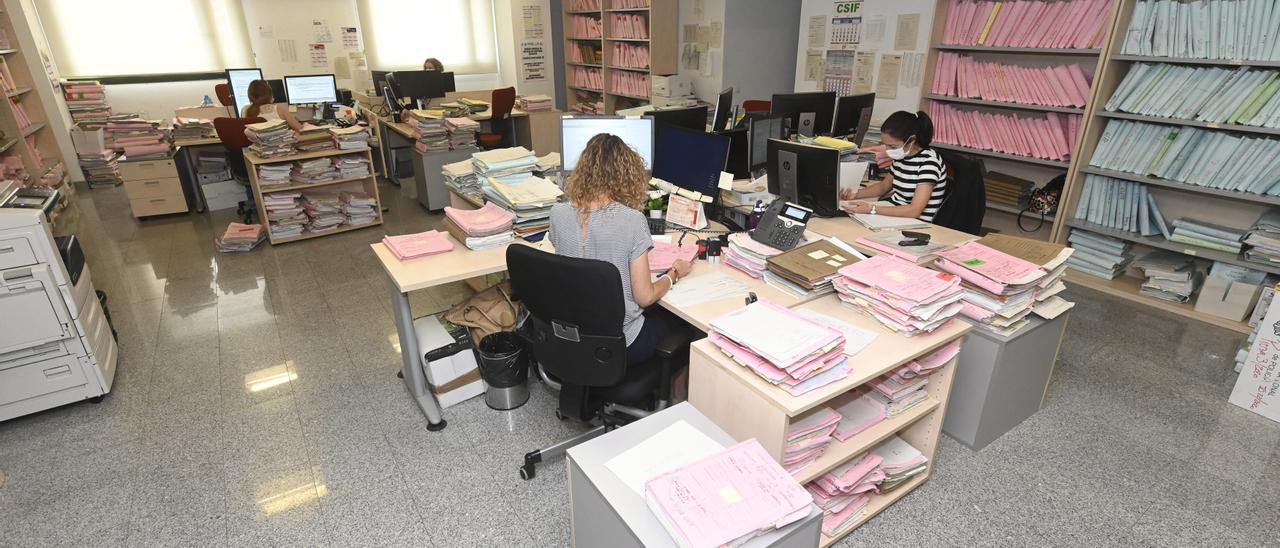 Funcionarios de Justicia trabajan en la sede de Castellón en imagen de archivo.