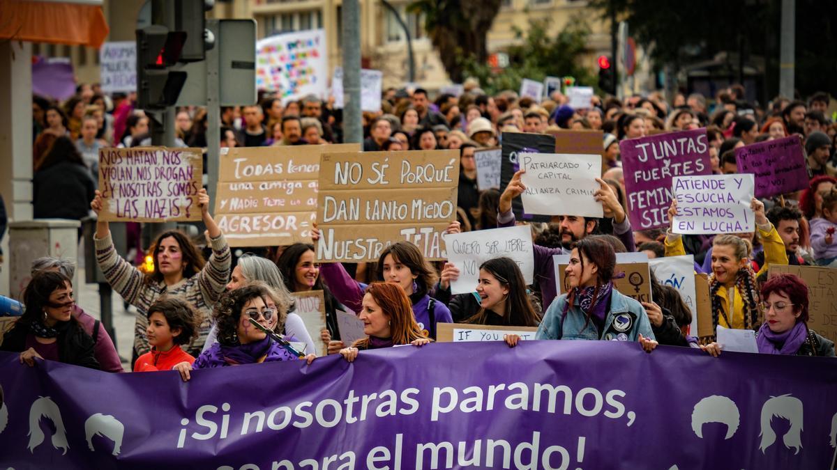 Cabecera de la manifestación del Día de la Mujer en Badajoz.