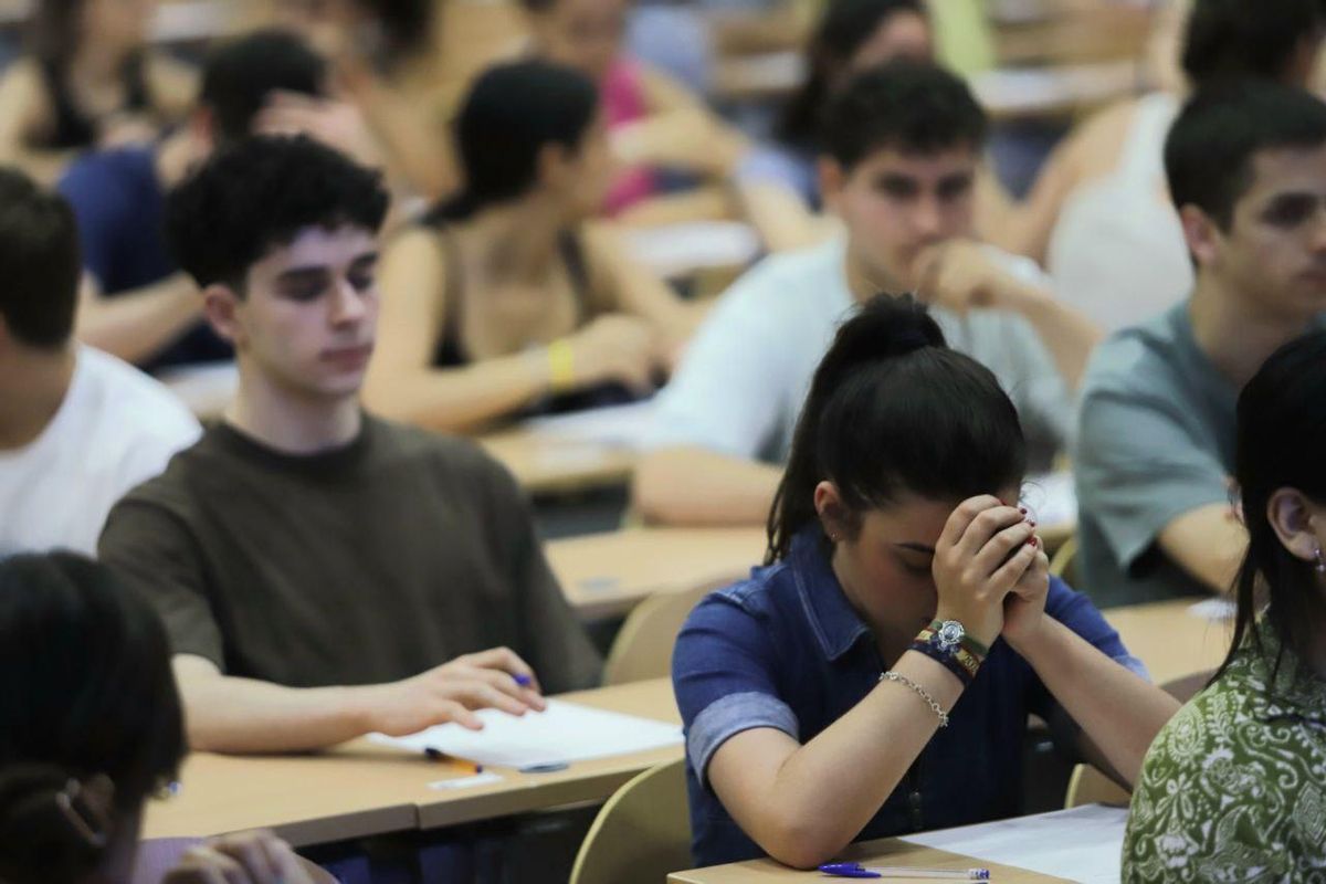 Alumnos durante el examen de Biología.