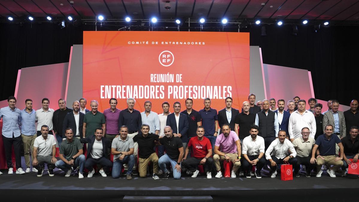 Entrenadores profesionales de Primera y Segunda división se han congregado en la Ciudad del Fútbol de Las Rozas