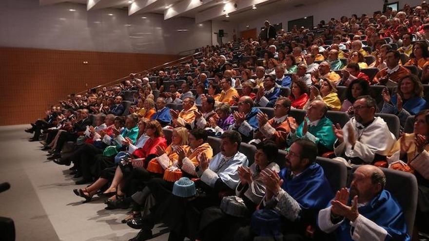 Imagen de la apertura del presente curso académico en la Universidad de Málaga con los doctores de las distintas áreas de conocimiento.