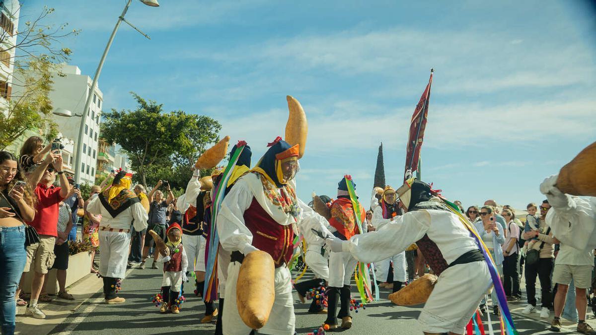 Carnaval con "persecución y golpeo festivo": qué son Los Buches y dónde verlos en Canarias