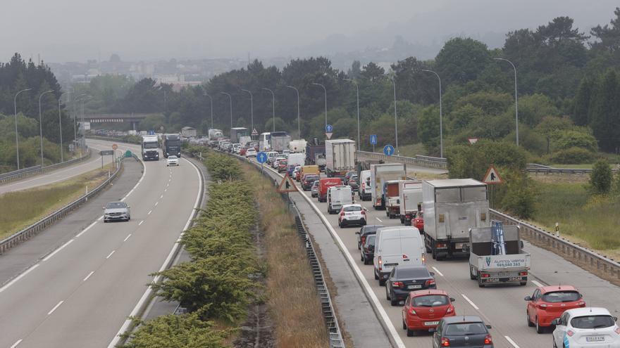 Un accidente múltiple en la &quot;Y&quot; genera retenciones kilométricas en sentido Oviedo