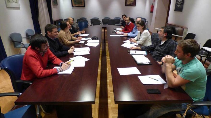Reunión de la Mesa Sectorial de Minería y Energía, ayer, en Cangas del Narcea.