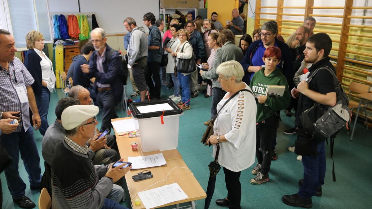 El interior de un colegio electoral en Badalona el 1-O.