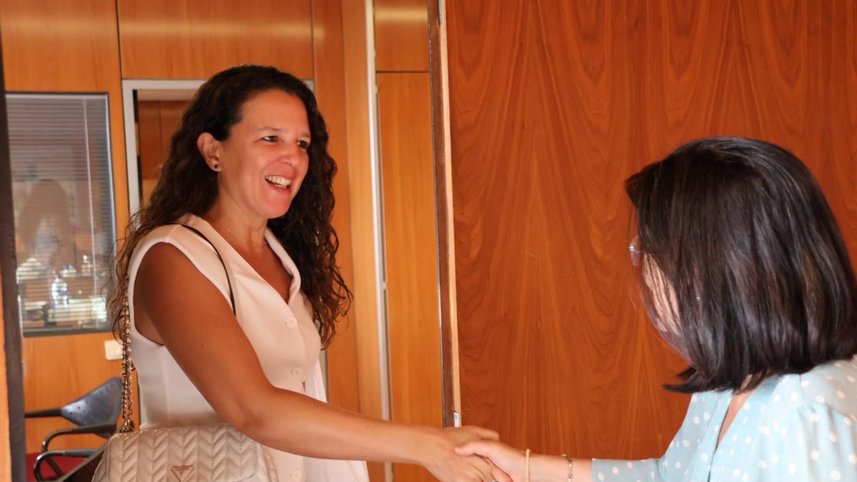 Darias recibe a la nueva cónsul general de Uruguay en Canarias