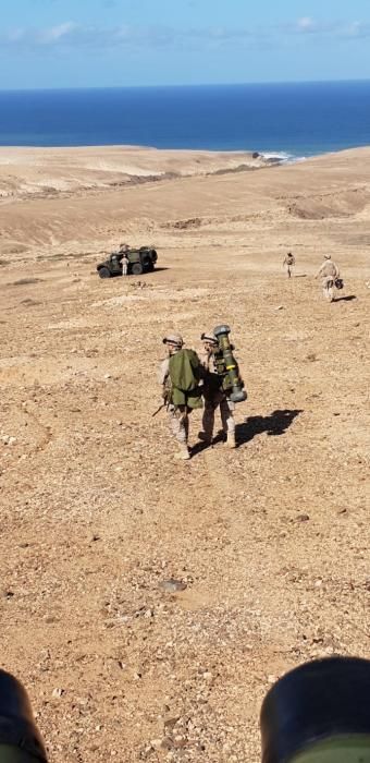 Ejercicios de adiestramiento terrestre en los campos militares de La Isleta y Pájara