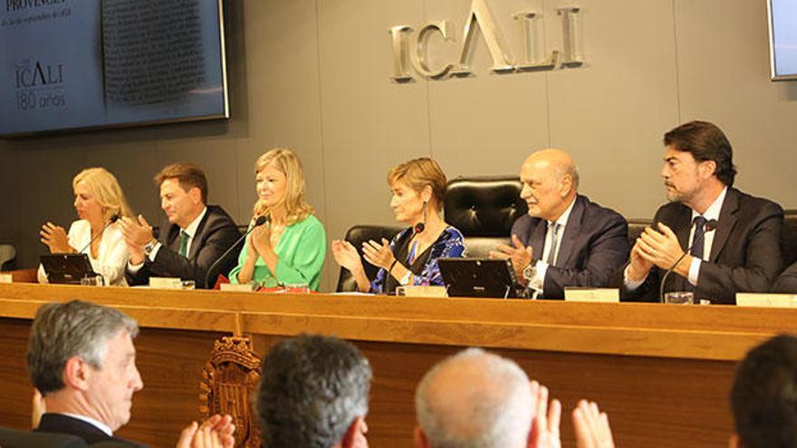 Mesa presidencial durante la presentación oficial de la nueva sede del Ilustre Colegio de la Abogacía de Alicante (ICALI)
