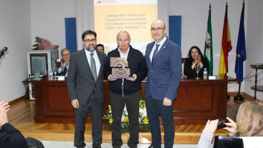 CECOMadera premia a Pedro Pino Martínez SL por su trayectoria empresarial