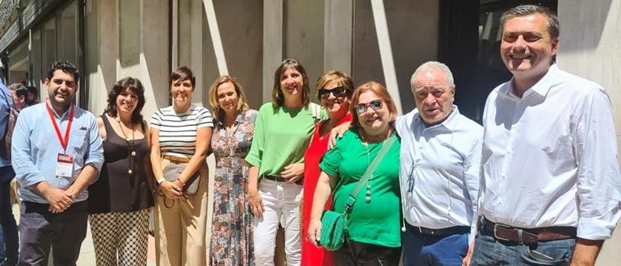 Varios socialistas aragoneses, este sábado, en Madrid.