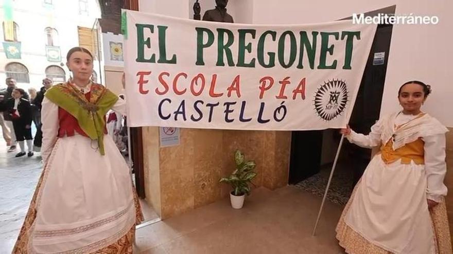 Escuelas Pías avanza la Magdalena con su tradicional 'Pregonet' con la reina Ana en su trono