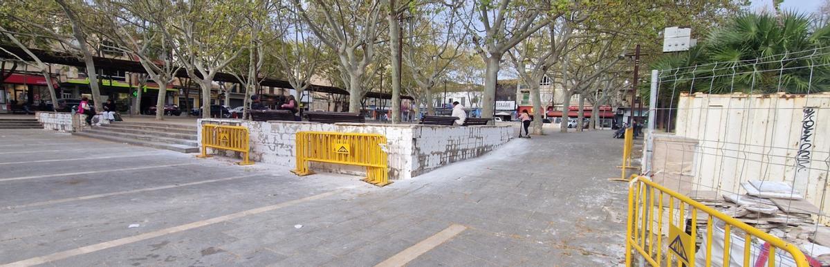 Primeros trabajos de mejora en la plaza Ramon Llull de Manacor.