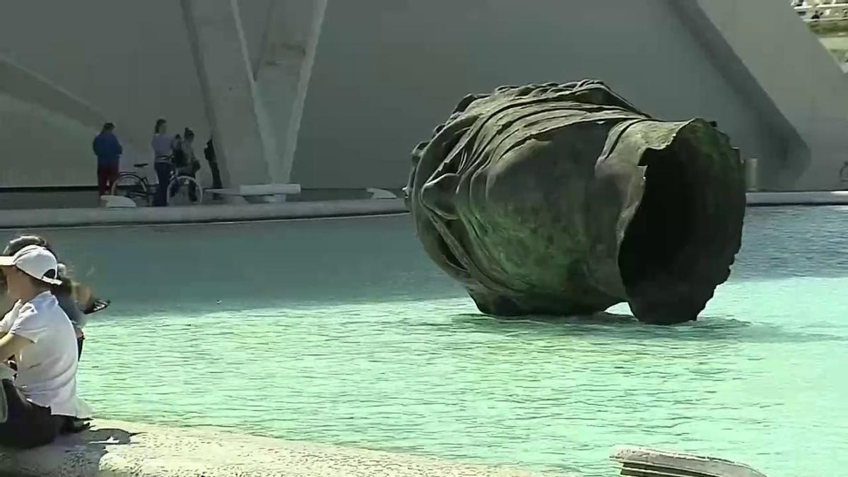 Mitoraj acopla su escultura en la Ciudad de las Artes y las Ciencias