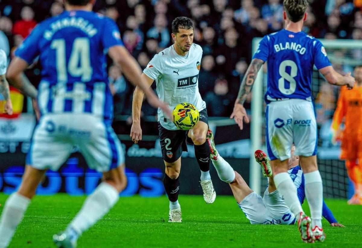 Guido, con el Valencia CF durante un partido de LaLiga.