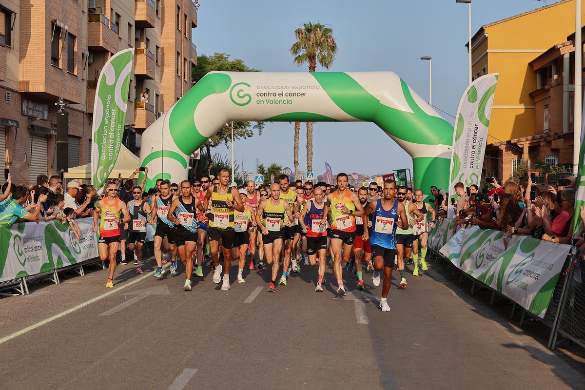 La carrera de 10 kilómetros, que ya es un clásico en el calendario de pruebas del circuito, se celebraba en la tarde del sábado 28 de junio, cuando cerca de 1.200 corredores cruzaron la meta solidaria en Alboraya.