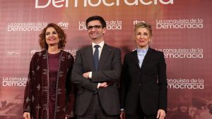 El presidente de RTVE, José Pablo López, junto a las vicepresidentas María Jesús Montero y Yolanda Díaz, el pasado febrero.