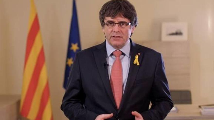 Puigdemont fa un pas enrere i proposa Sànchez com a president