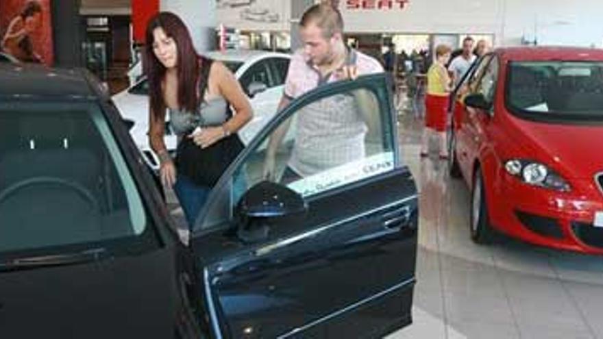 La venta de coches a particulares en Extremadura sube un 61% en septiembre