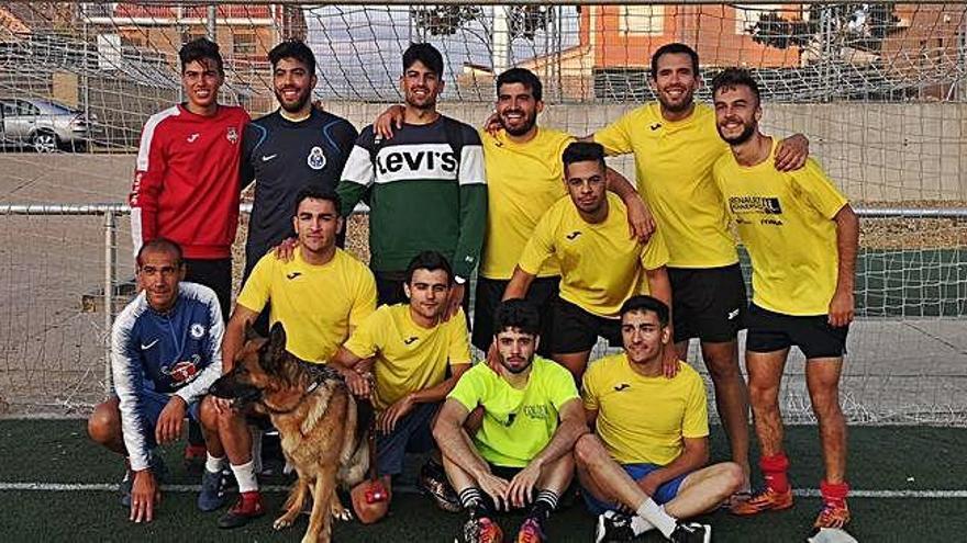 Plantilla de &quot;El Chiringuito&quot;, campeón del torneo disputado en Benavente el pasado fin de semana.