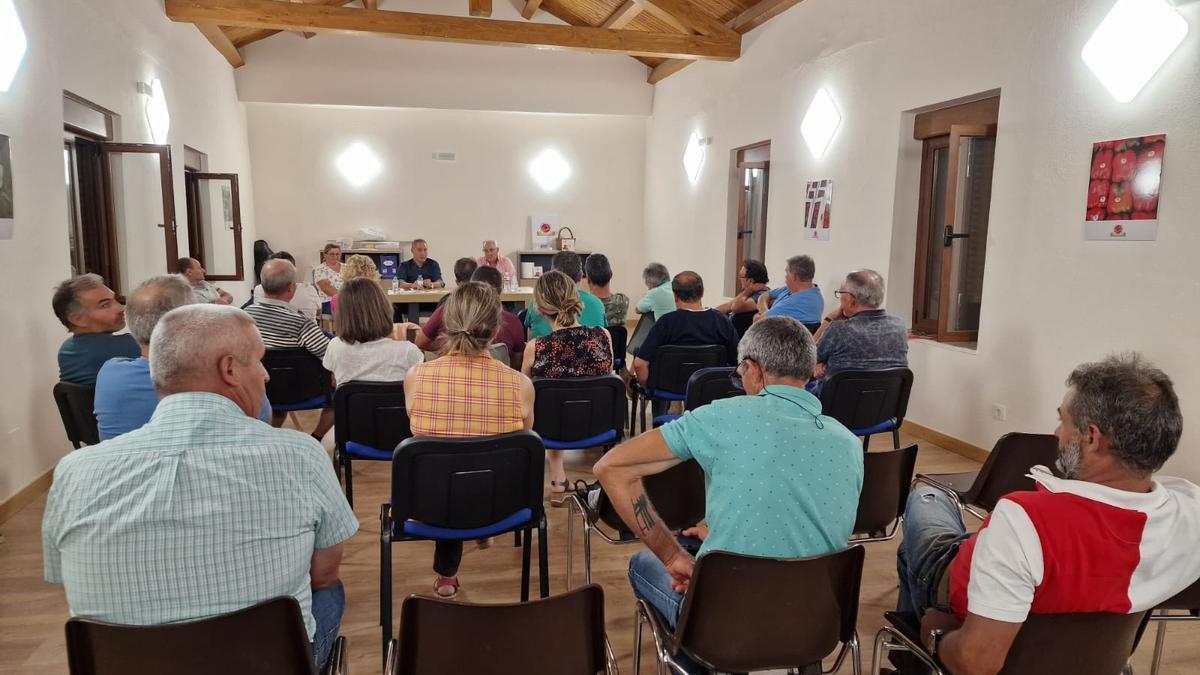 La reunión se celebró en la sede de la Indicación Geográfica Protegida del Pimiento de Fresno-Benavente.