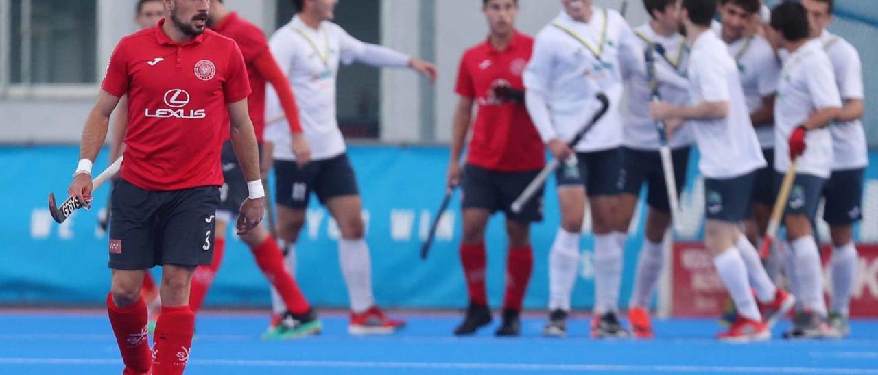 Final de la Copa del Rey de Hockey disputada en València. Al lado, parcela donde se va a construir el futuro centro deportivo. | JOSÉ MANUEL LÓPEZ