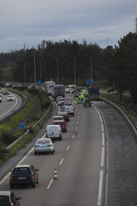 Retenciones kilométricas por las obras en un carril de la "Y"