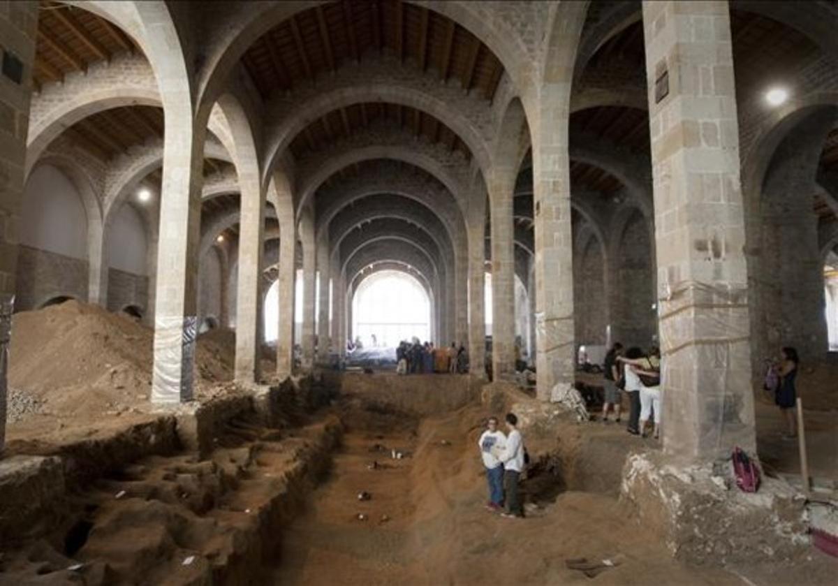 Fossat on es construïen les galeres medievals a les Drassanes de Barcelona. Fossat on es construïen les galeres medievals a les Drassanes de Barcelona.