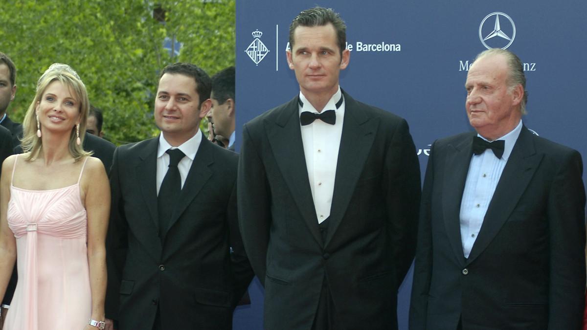 MAS PERIODICO EL REY DE ESPAÑA DON JUAN CARLOS I Y LOS DUQUES DE PALMA CRISTINA DE BORDON E IÑAKI URDANGARIN Y CORINNA ZU SAYN WITTGENSTEIN POSANDO DURANTE LOS PREMIOS LAUREUS 2006