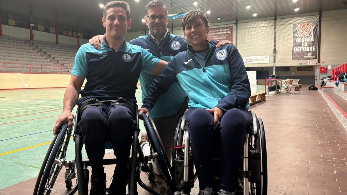 A la izquierda de la imagen Pablo, en el centro Miguel, y a la derecha Diana: los tres juegan en el CD Iplacea