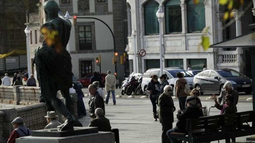 Personas mayores en el Campo Valdés.