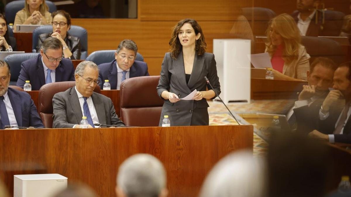 Isabel Diaz Ayuso esperó a que terminara el turno de preguntas a su vicepresidente, Enrique Ossorio, antes de abandonar la Asamblea de Madrid para acudir a la apertura del año judicial de Madrid.