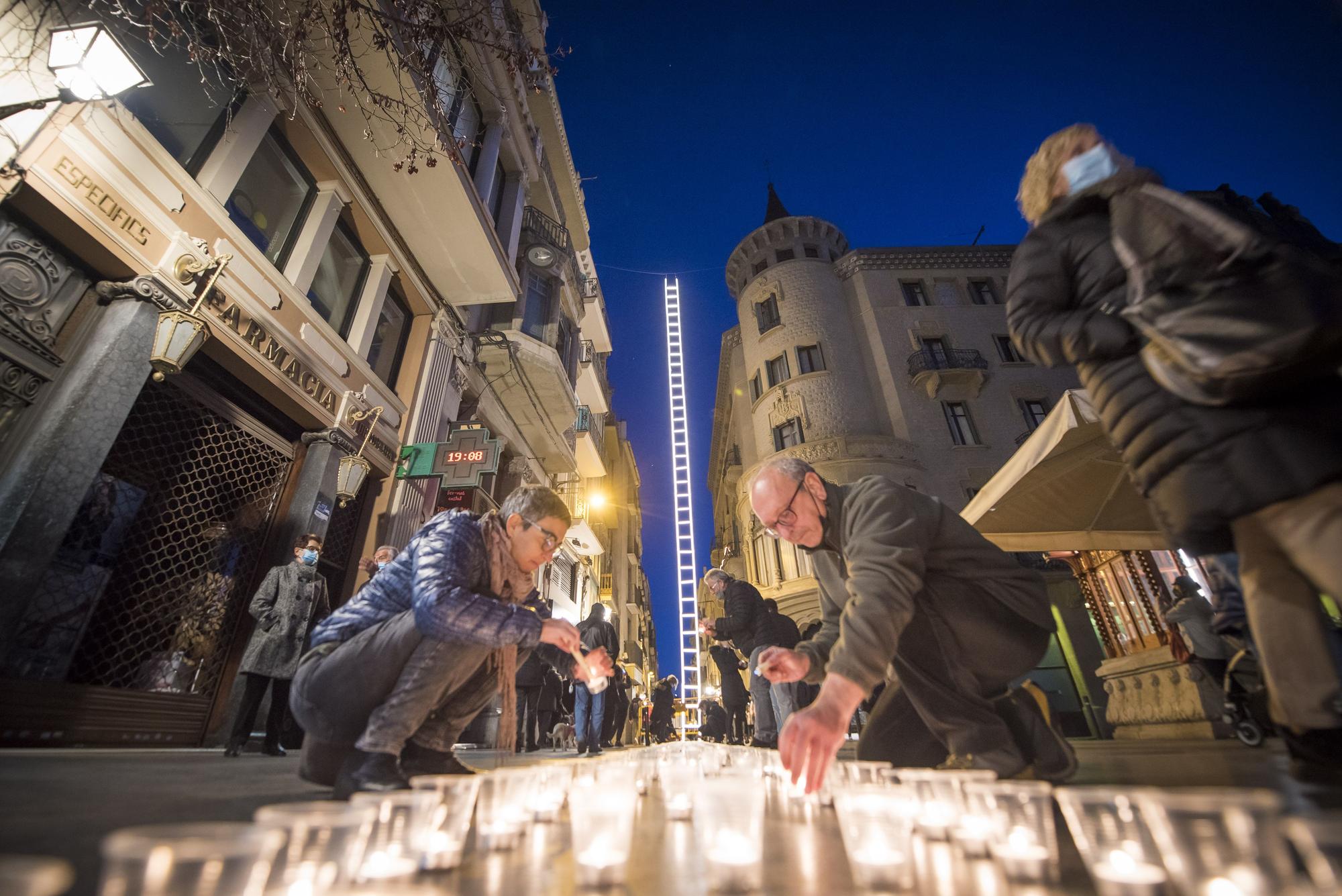 Òmnium omple Sant Domènec d’espelmes durant la Festa de la Llum