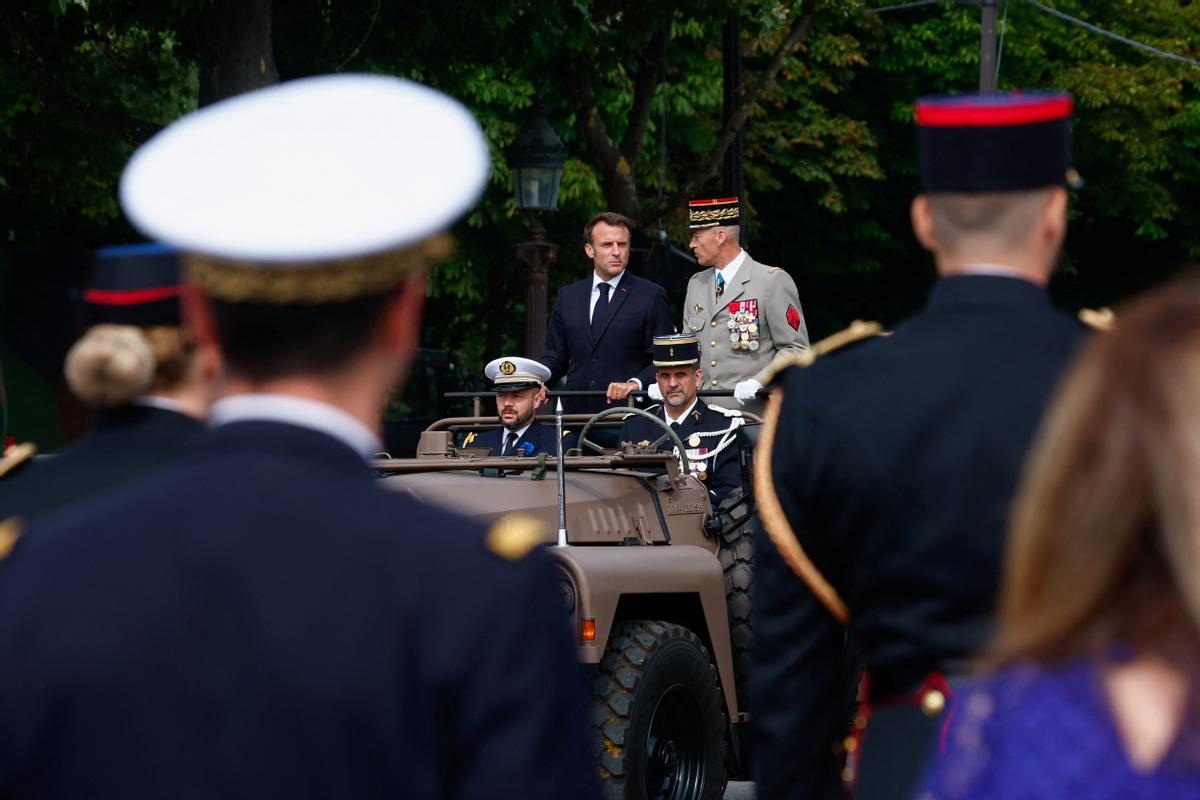 París celebra por todo alto el aniversario de la toma de la Bastilla.