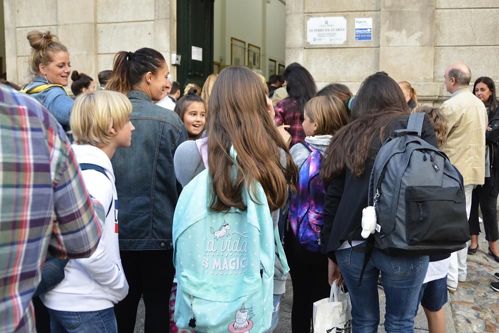 Los alumnos de Infantil, Primaria y Educación Especial comienzan hoy un nuevo curso. En A Coruña, son casi 20.000 niños los que acudirán hoy a clase para reencontrarse con sus compañeros.