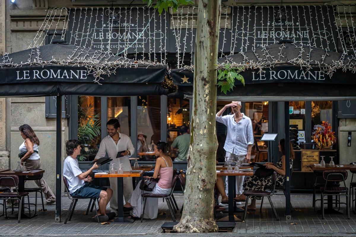 Reportaje sobre restaurantes de propiedad extranjera en la ciudad. En la imagen, el restaurante Thai Zap, de propietarios tailandeses; Le Romane, de propietario italiano; y Souvenir, regentado por propietarios rusos. A 4 de agosto de 2026. Sociedad. AUTOR: MANU MITRU