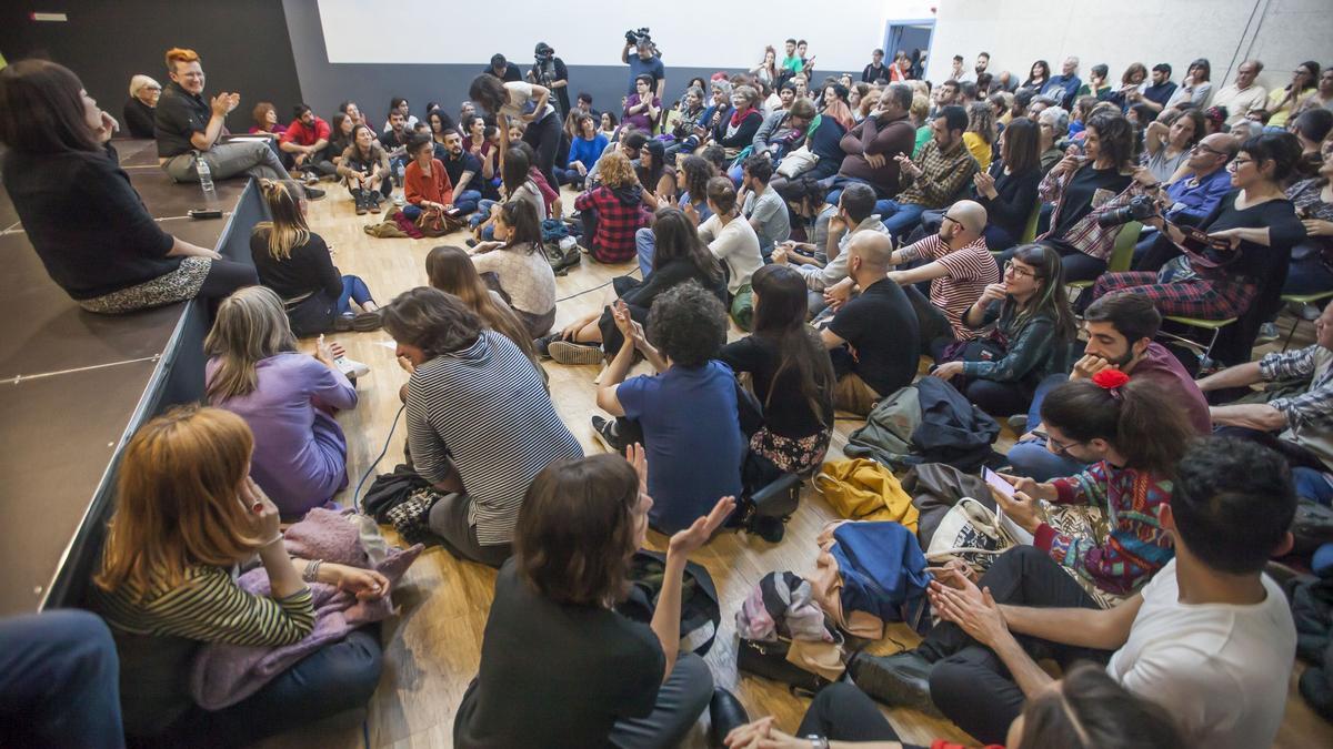 BARCELONA
13-04-2019
FESTIVAL DE CULTURA TXARNEGA CHARNEGA
FABRA I COATS - FABRICA DE CREACIO
PRIMAVERA REPUBLICANA
PERSONAJE BARCELONA
13-04-2019
FESTIVAL DE CULTURA TXARNEGA CHARNEGA
FABRA I COATS - FABRICA DE CREACIO
PRIMAVERA REPUBLICANA
PERSONAJE