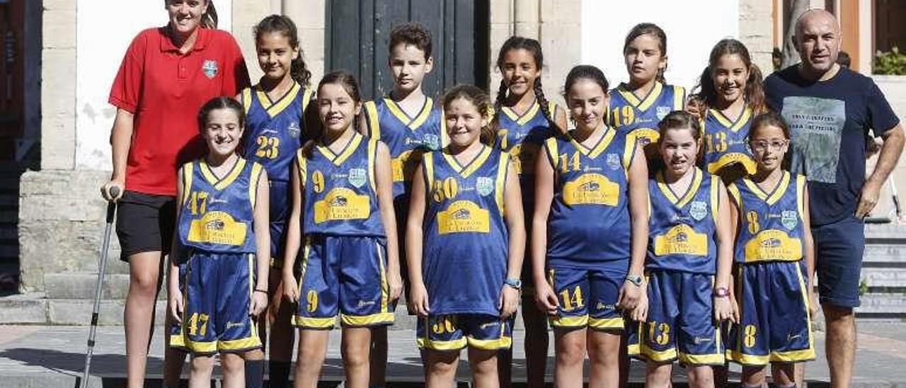 Equipo infantil A de baloncesto del Villa de Luanco.