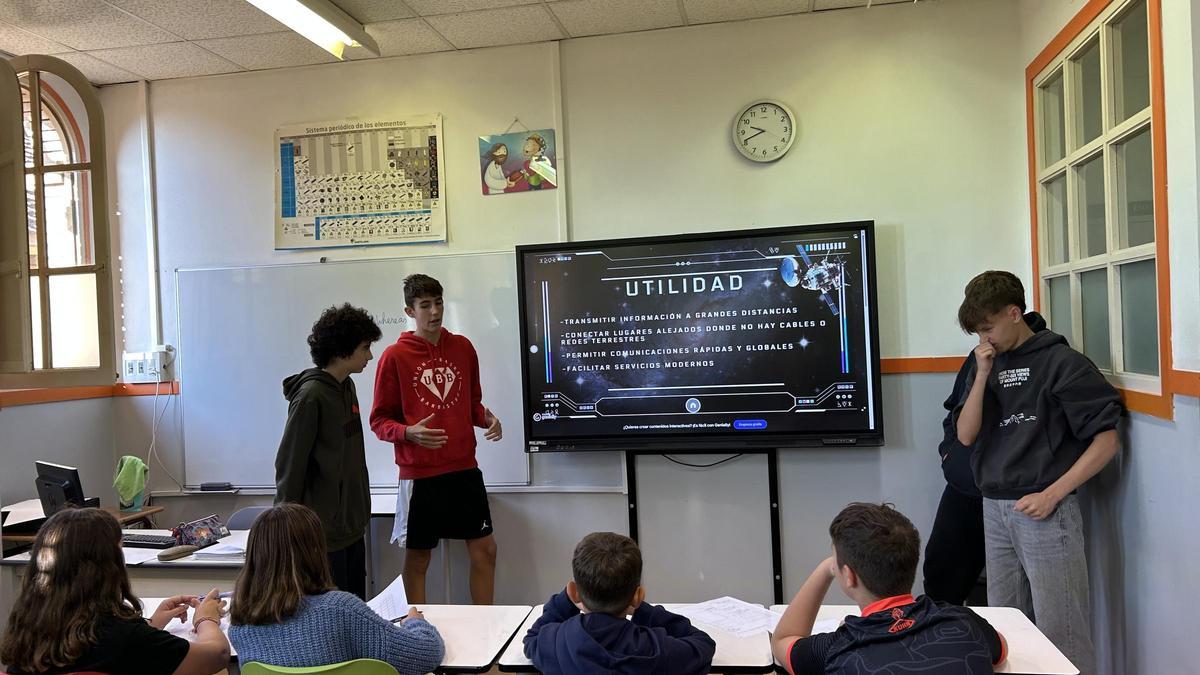Los alumnos del Colegio San José de Calasanz de Barbastro ha desarrollado un original proyecto educativo que combina ciencia, tecnología y comunicación.
