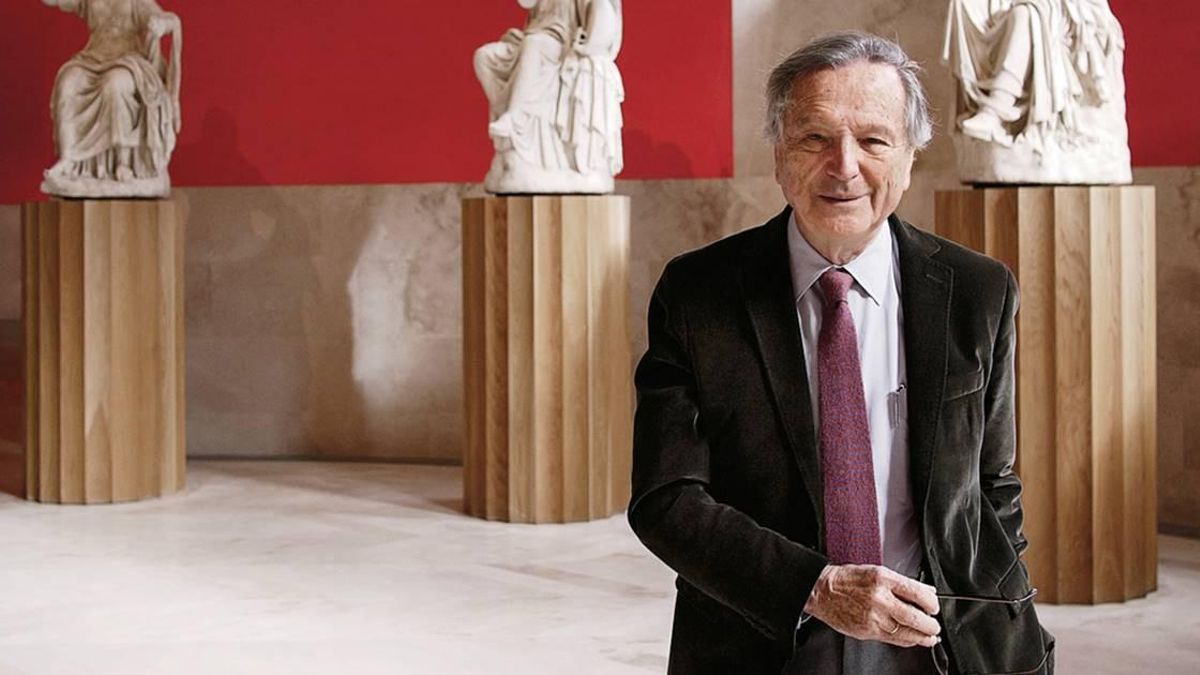 Rafael Moneo durante una visita al Museo Nacional de Arte Romano de Mérida.