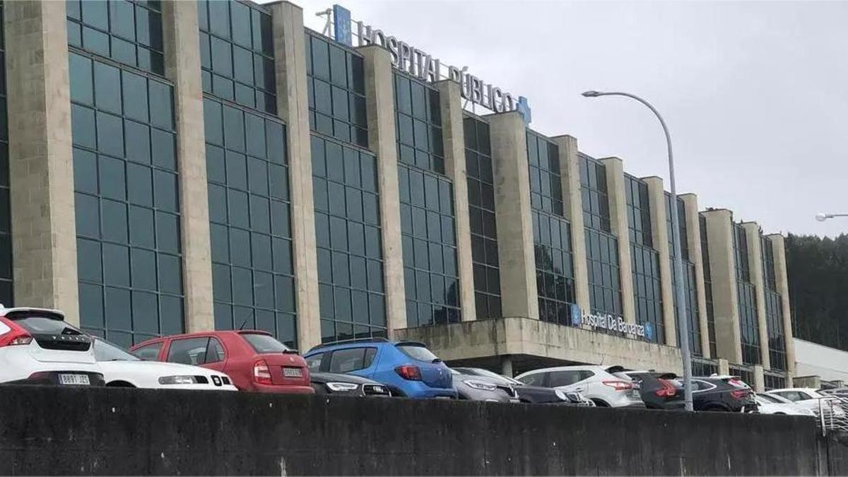 Fachada del hospital comarcal del Barbanza, situado en Ribeira.