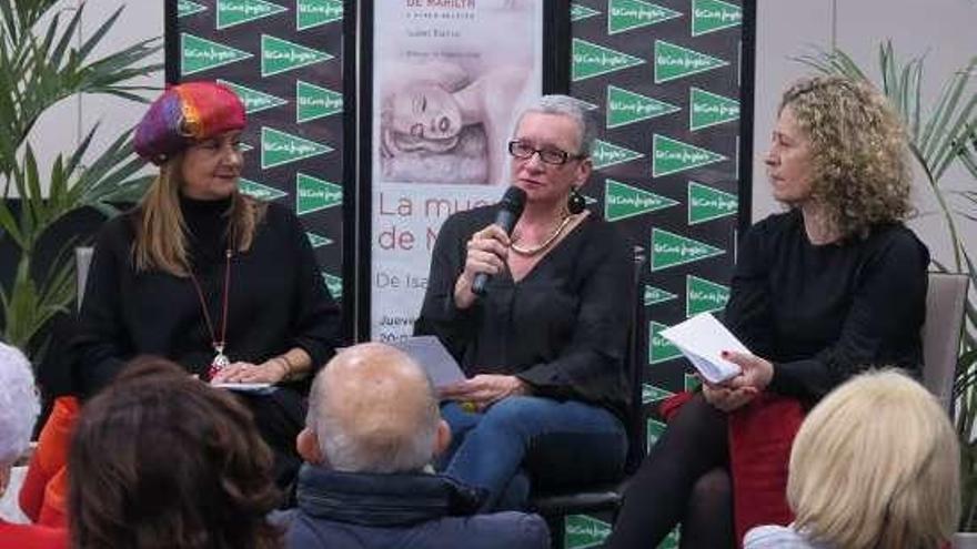 Isabel Blanco teje la vida en su nuevo libro de relatos