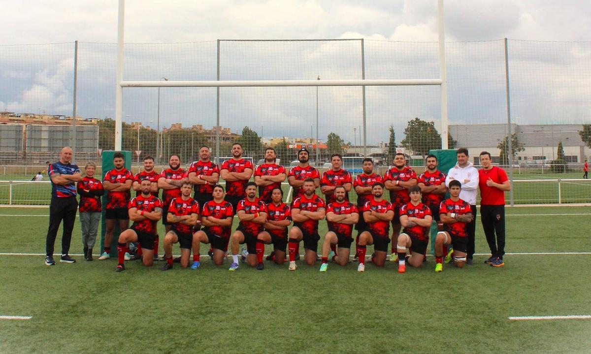 La plantilla del Ibiza Rugby Club se prepara para el primer entrenamiento en el campo de Es Putxet
